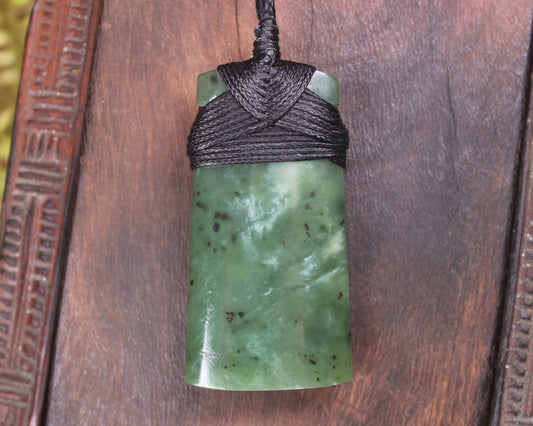 Hapopo Pounamu Toki - NZ Greenstone