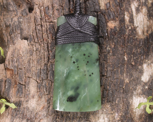 Hapopo Pounamu Toki - NZ Greenstone