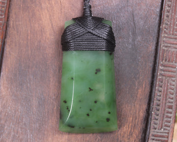 Hapopo Pounamu Toki - NZ Greenstone