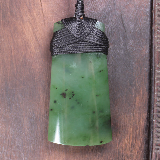 Hapopo Pounamu Toki - NZ Greenstone