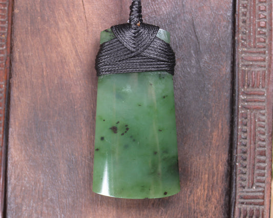 Hapopo Pounamu Toki - NZ Greenstone