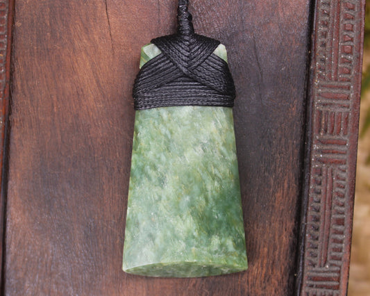 Hapopo Pounamu Toki - NZ Greenstone