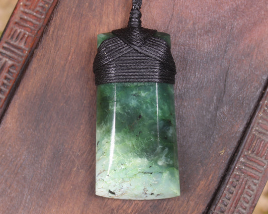 Kawakawa Pounamu Toki