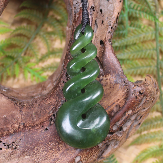 Twist carved from Kawakawa Pounamu - NZ Greenstone