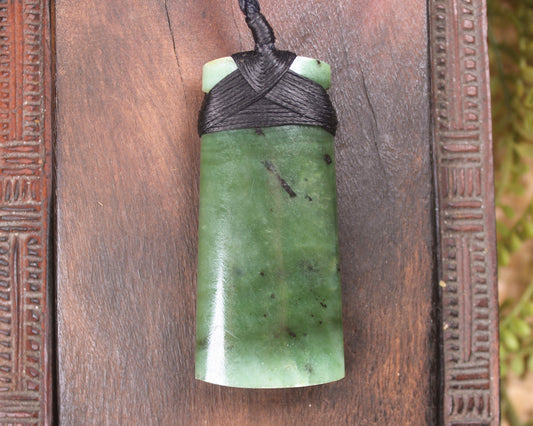 NZ Greenstone Medium Toki Pendant (BK462) Hapopo Pounamu