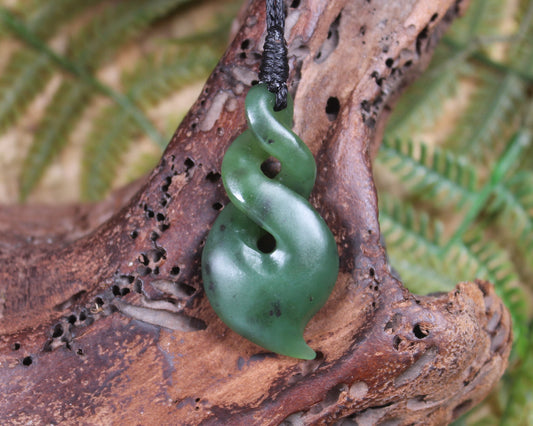 Twist or Pikorua carved from Hapopo Pounamu - NZ Greenstone