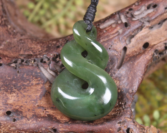 Twist or Pikorua carved from Hapopo Pounamu - NZ Greenstone