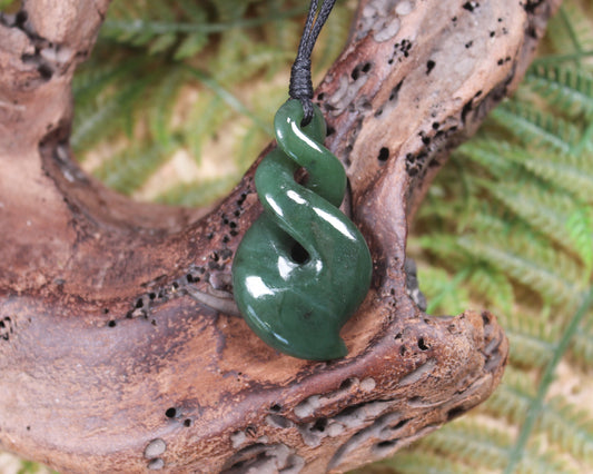 Twist or Pikorua carved from Hapopo Pounamu - NZ Greenstone