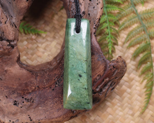 Kawakawa Pounamu Toki