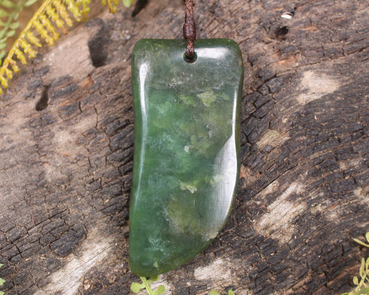 NZ Greenstone Large Niho Taniwha Tooth Pendant (BK507) Totoweka Pounamu