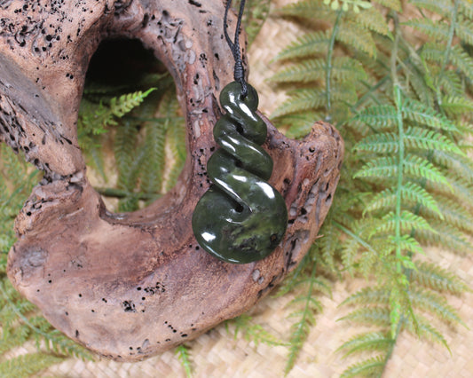 Twist or Pikorua carved from Rimu Pounamu - NZ Greenstone