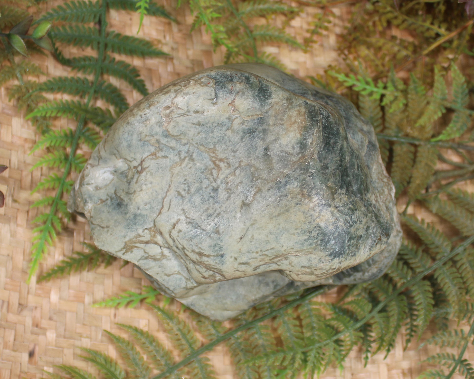 Freeform Touchstone Pounamu Sculpture - Inanga Pounamu - NZ Greenstone