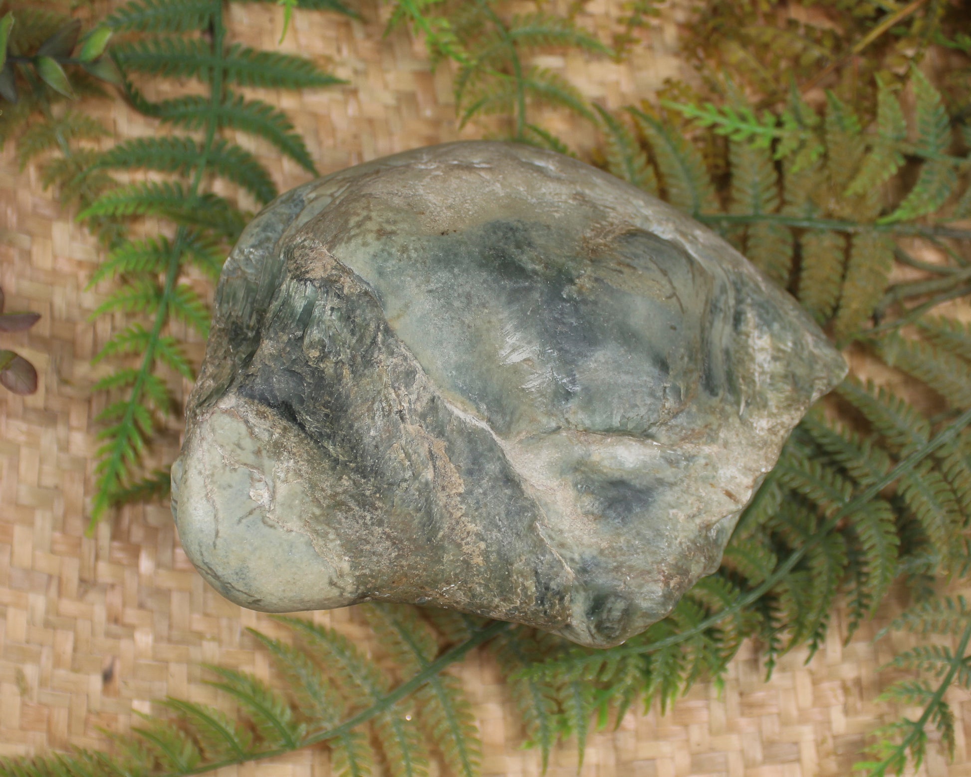 Freeform Touchstone Pounamu Sculpture - Inanga Pounamu - NZ Greenstone