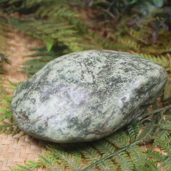 Freeform Touchstone Pounamu Sculpture - Inanga Pounamu - NZ Greenstone