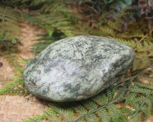 Freeform Touchstone Pounamu Sculpture - Inanga Pounamu - NZ Greenstone