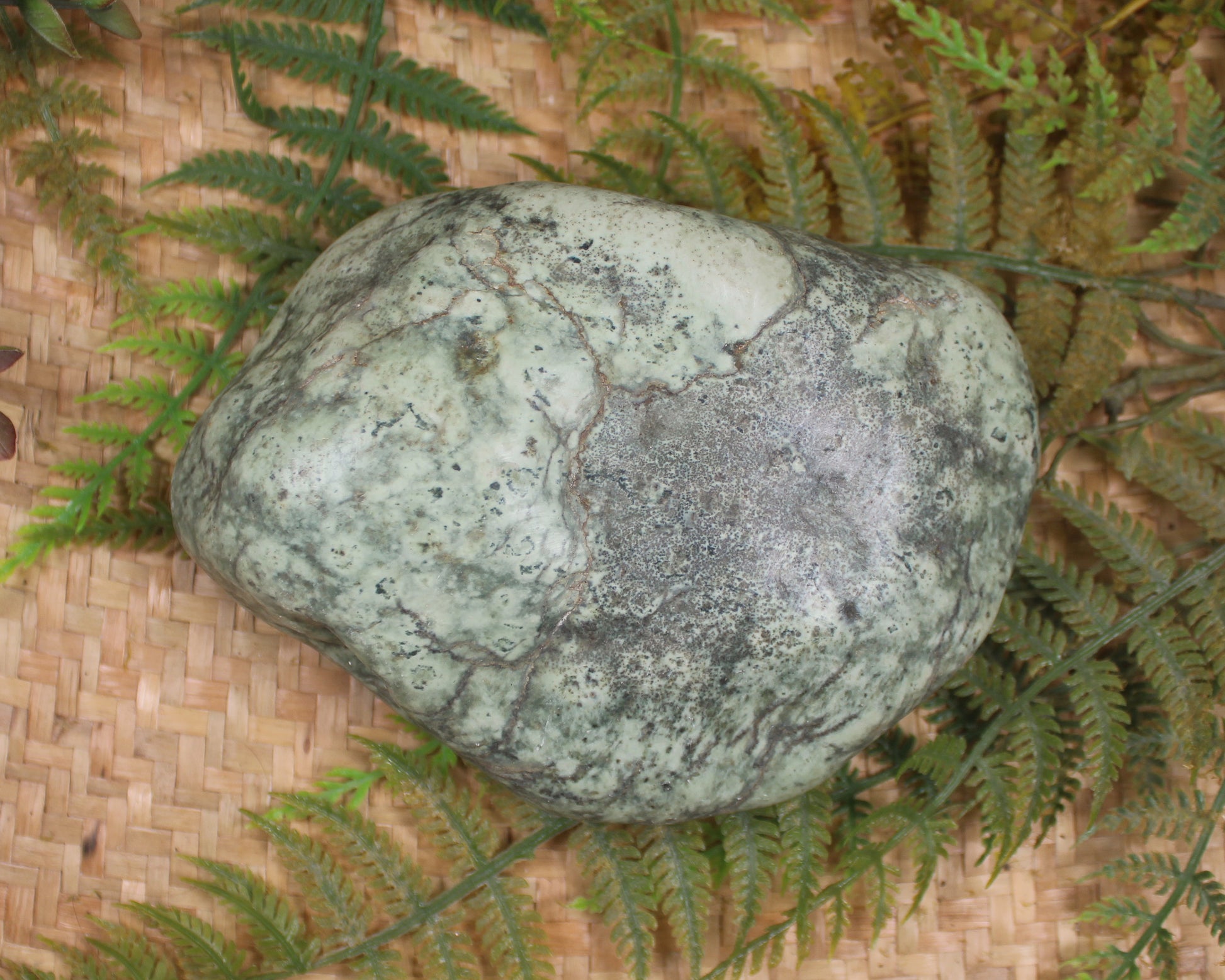 Freeform Touchstone Pounamu Sculpture - Inanga Pounamu - NZ Greenstone