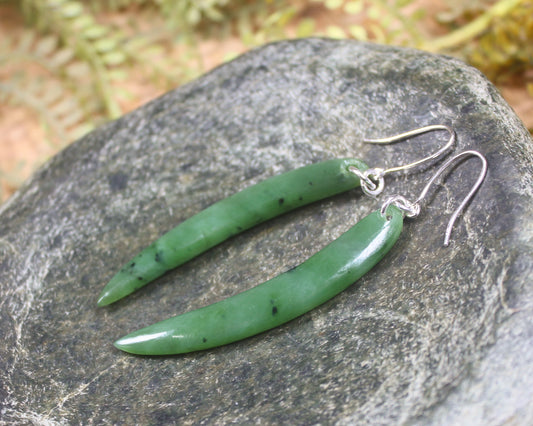 Huia Beak earrings carved from Hapopo Pounamu - NZ Greenstone
