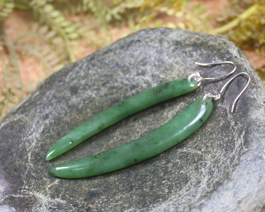 Huia Beak earrings carved from Hapopo Pounamu - NZ Greenstone
