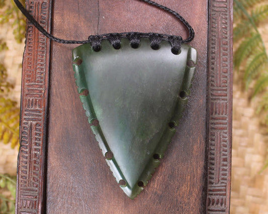 NZ Greenstone Medium Niho Taniwha Tooth Pendant (BM537) Kawakawa Pounamu
