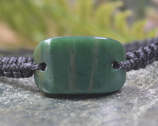 Adjustable cord bracelet with Kawakawa Pounamu