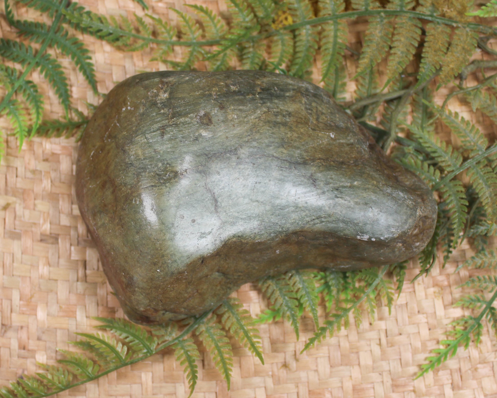 Freeform Touchstone Pounamu Sculpture - Inanga Pounamu - NZ Greenstone