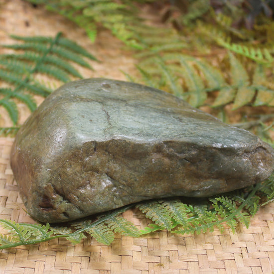 Freeform Touchstone Pounamu Sculpture - Inanga Pounamu - NZ Greenstone