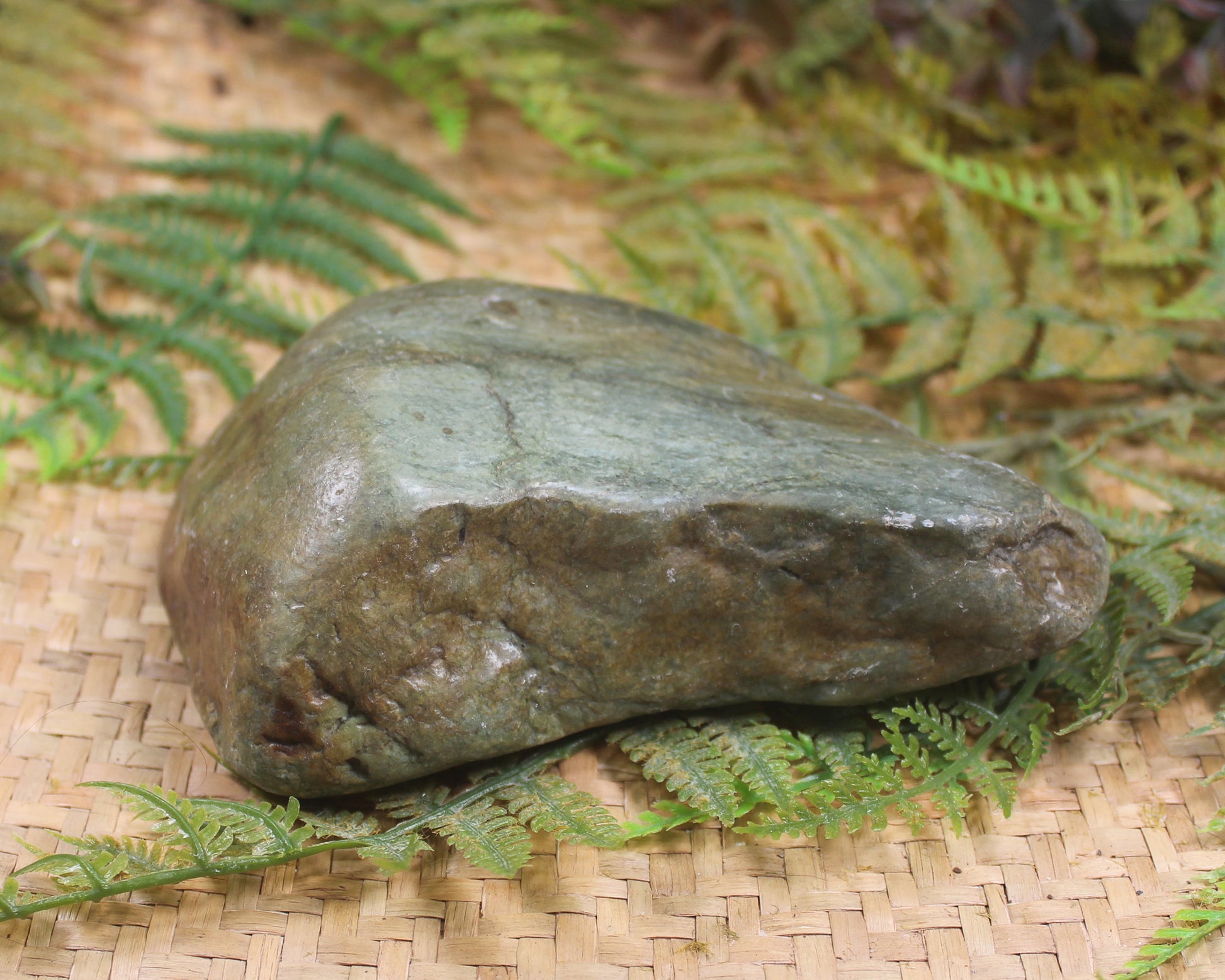 Freeform Touchstone Pounamu Sculpture - Inanga Pounamu - NZ Greenstone