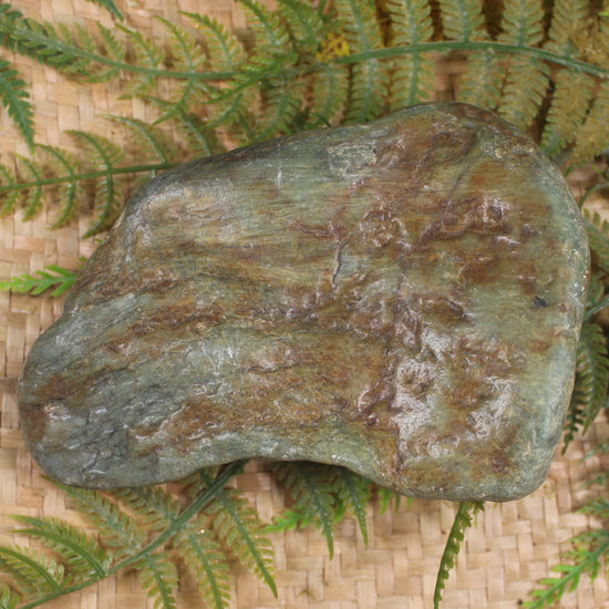 Freeform Touchstone Pounamu Sculpture - Inanga Pounamu - NZ Greenstone