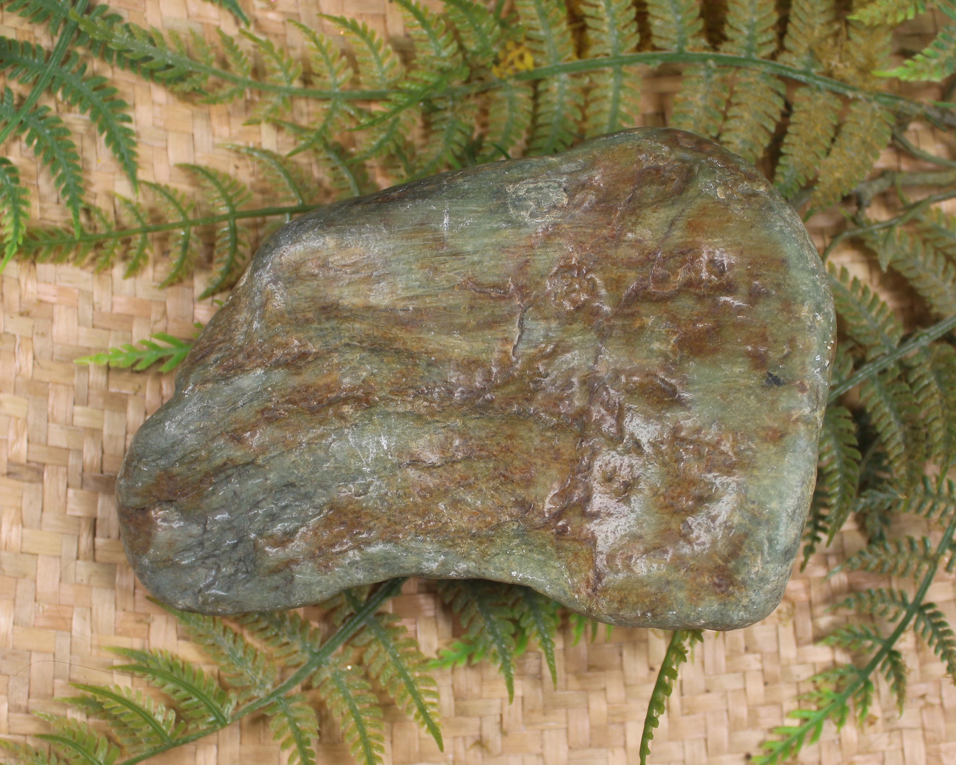 Freeform Touchstone Pounamu Sculpture - Inanga Pounamu - NZ Greenstone