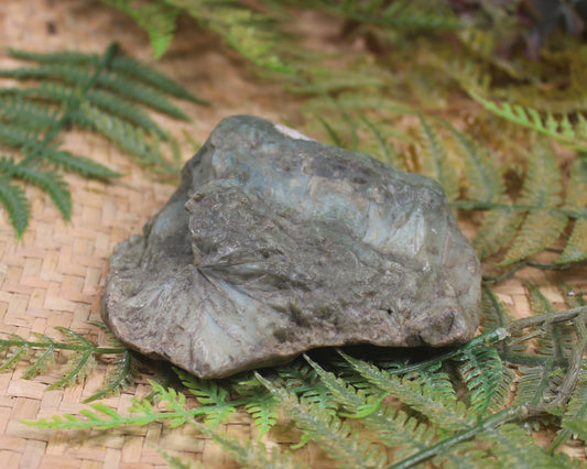 Freeform Touchstone Pounamu Sculpture - Inanga Pounamu - NZ Greenstone