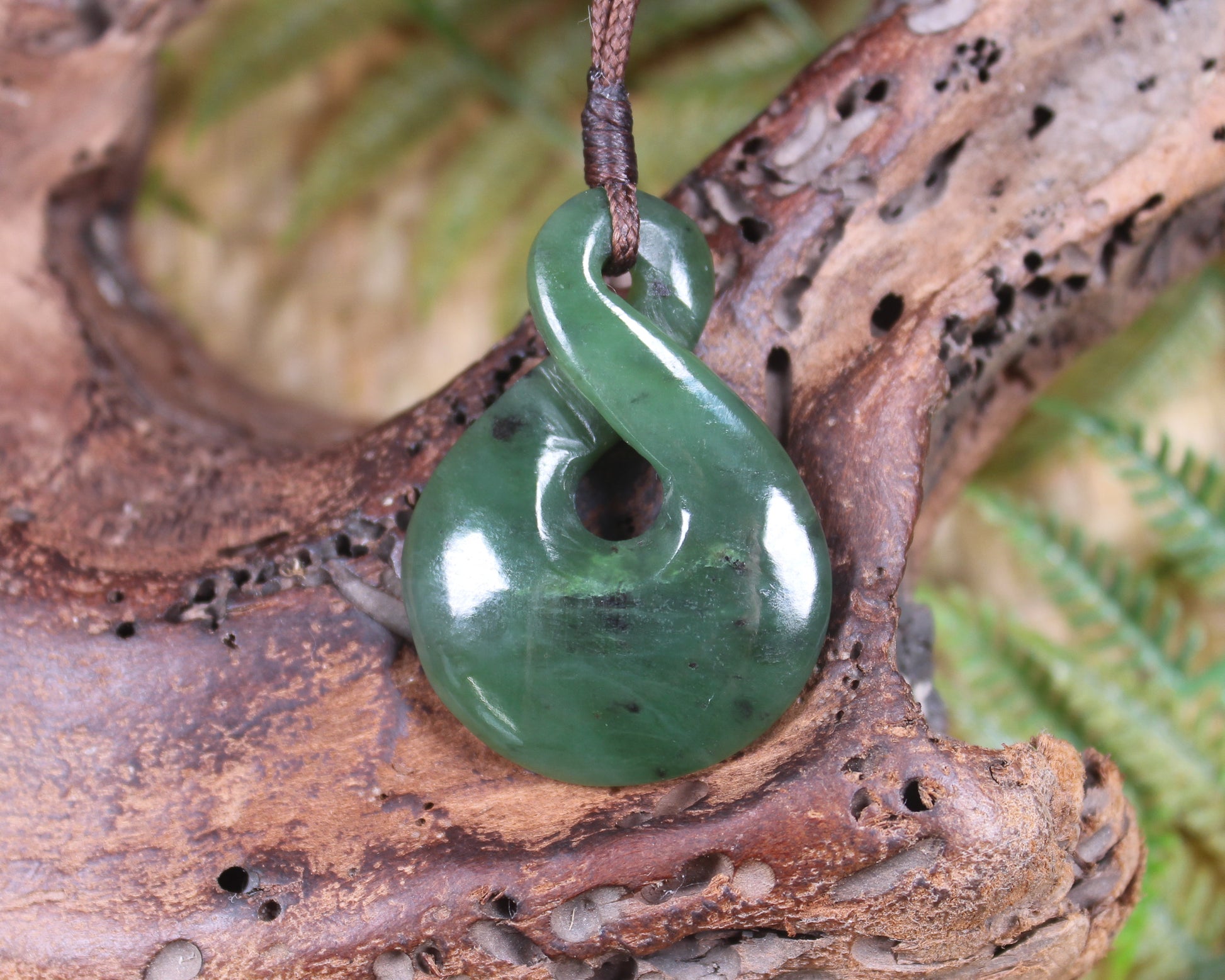 Twist or Pikorua carved from Hapopo Pounamu - NZ Greenstone