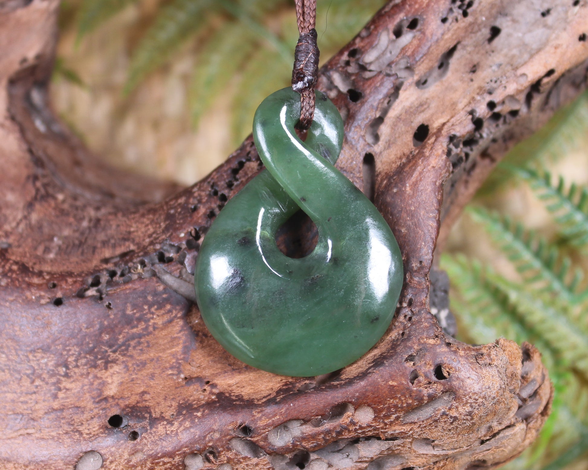 Twist or Pikorua carved from Hapopo Pounamu - NZ Greenstone