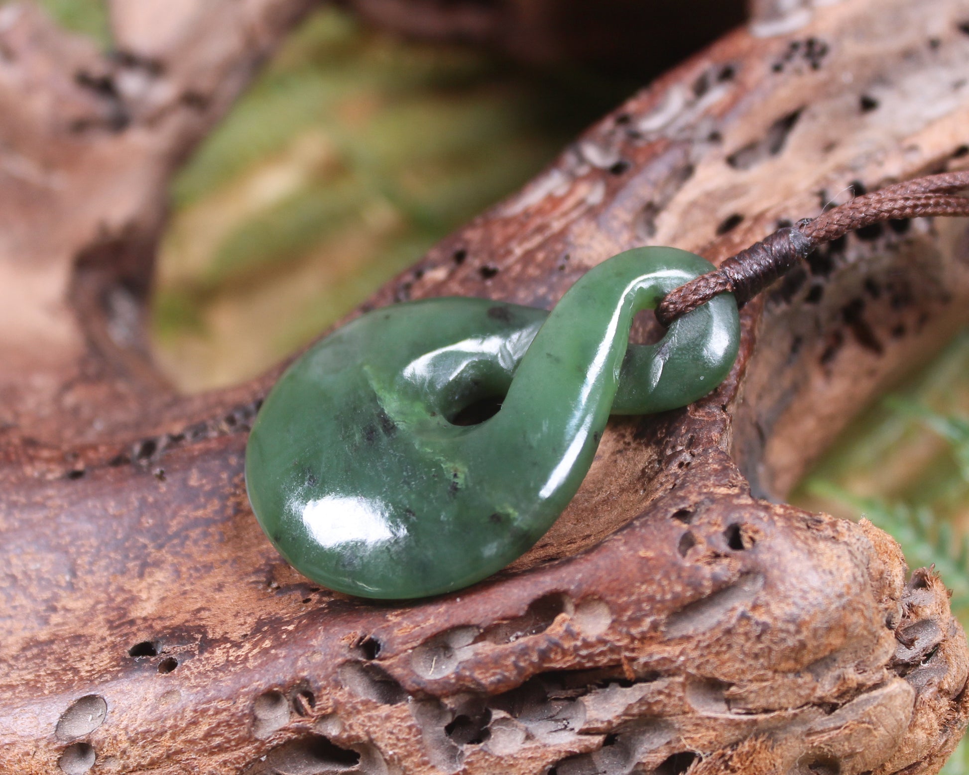 Twist or Pikorua carved from Hapopo Pounamu - NZ Greenstone