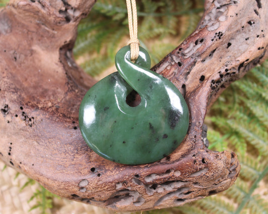 Twist or Pikorua carved from Hapopo Pounamu - NZ Greenstone