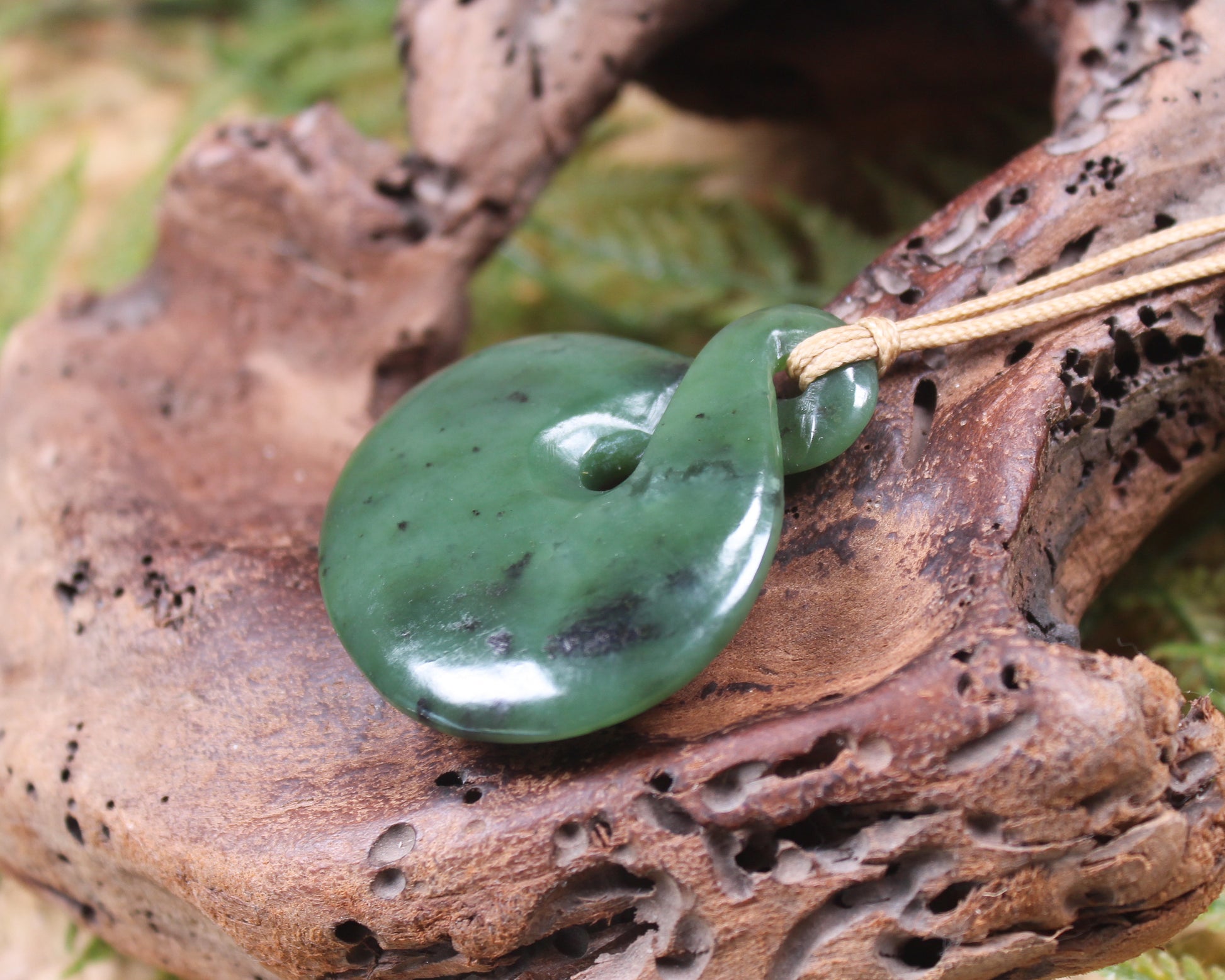 Twist or Pikorua carved from Hapopo Pounamu - NZ Greenstone