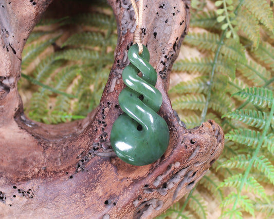 Twist or Pikorua carved from Hapopo Pounamu - NZ Greenstone