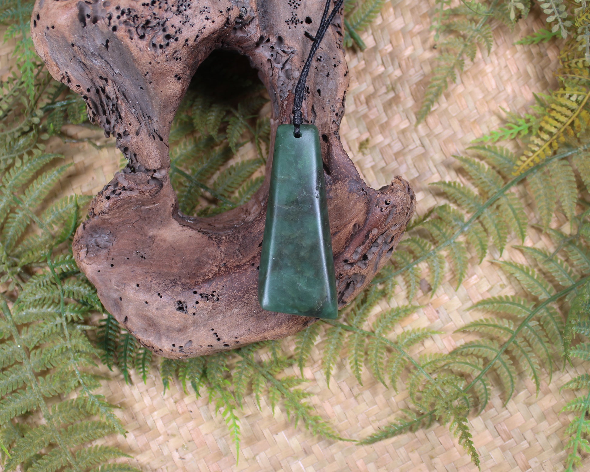 Kawakawa Pounamu Toki