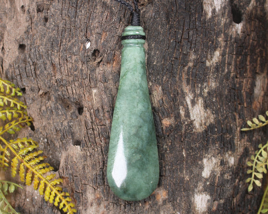 Mere or Patu carved from Inanga Pounamu - NZ Greenstone