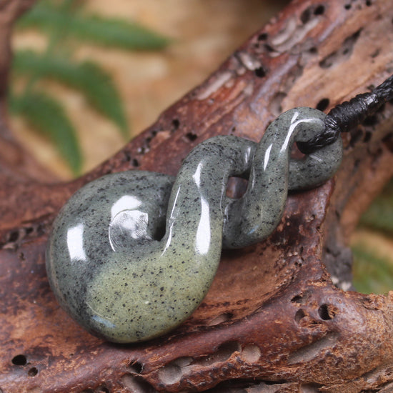 Twist or Pikorua carved from Serpentine