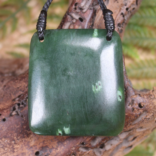 Kawakawa Pounamu Toki