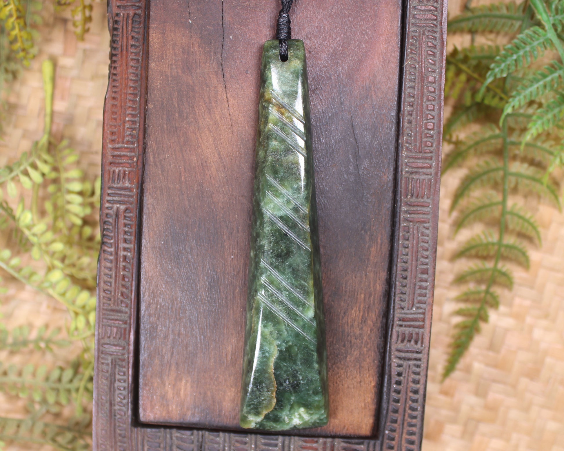 Hapopo Pounamu Toki - NZ Greenstone