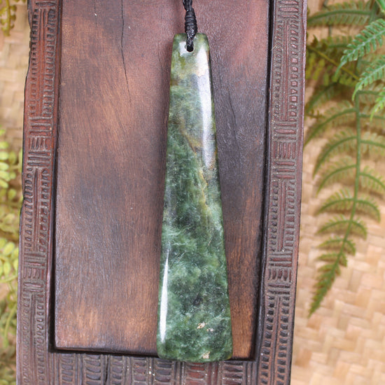 Hapopo Pounamu Toki - NZ Greenstone