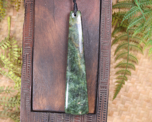 Hapopo Pounamu Toki - NZ Greenstone