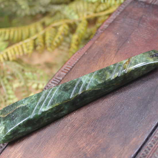 Hapopo Pounamu Toki - NZ Greenstone