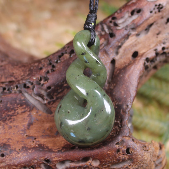 Twist or Pikorua carved from Serpentine