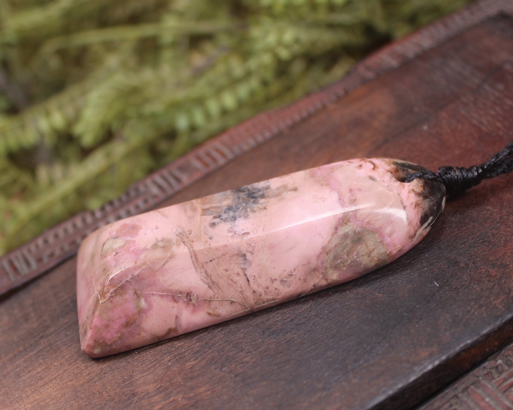 NZ Rhodonite Toki