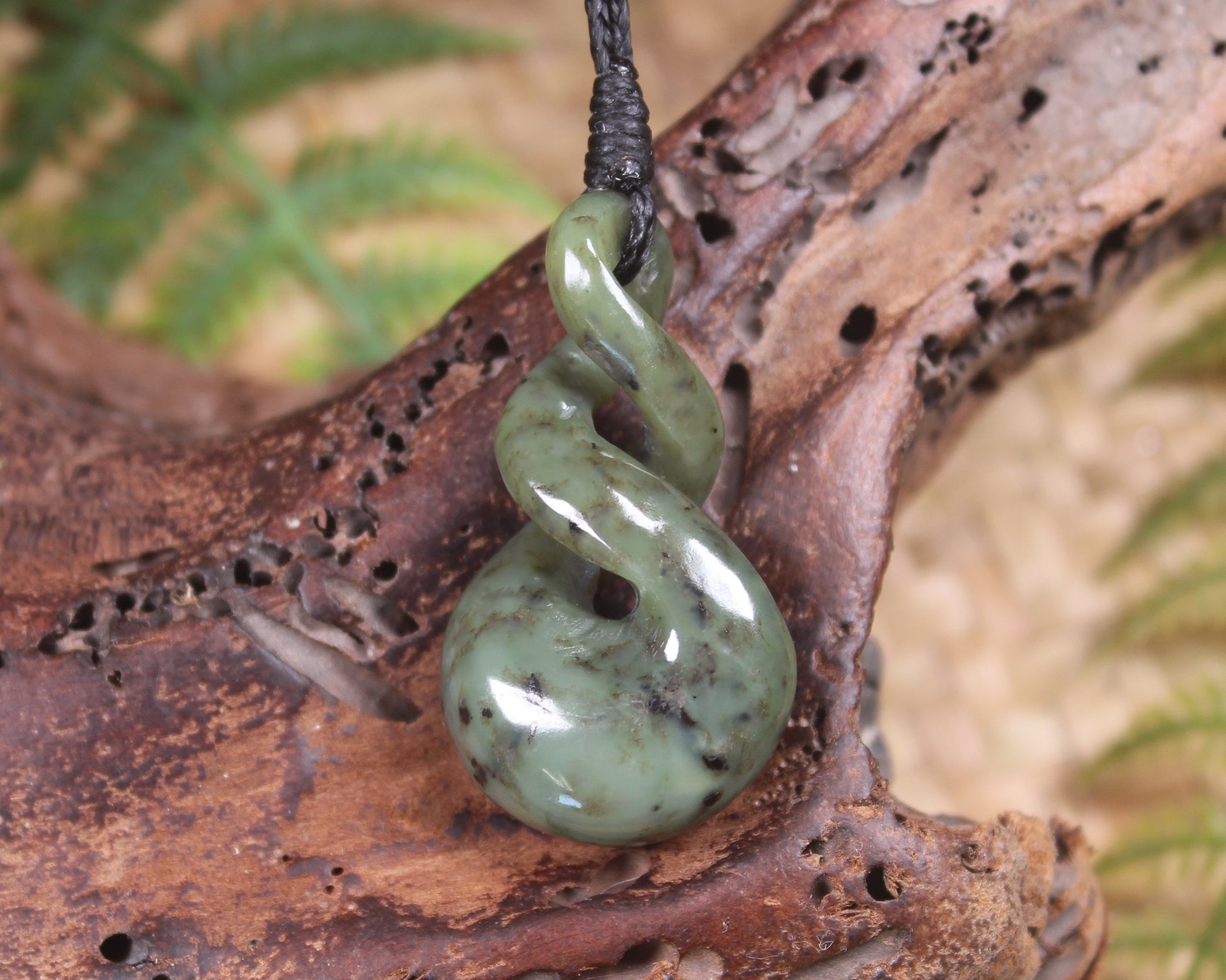 Twist or Pikorua carved from Serpentine