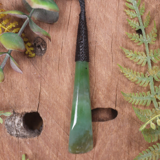 Hapopo Pounamu Toki - NZ Greenstone