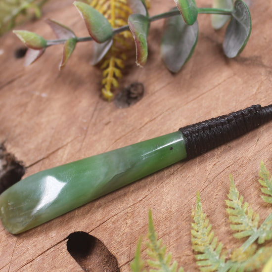 Hapopo Pounamu Toki - NZ Greenstone