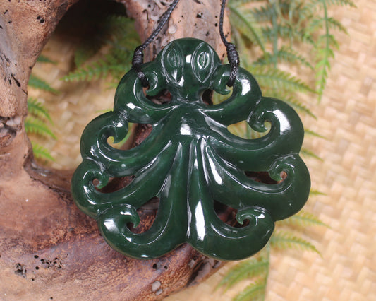 Te Wheke or Octopus Pendant carved from Kawakawa Pounamu - NZ Greenstone